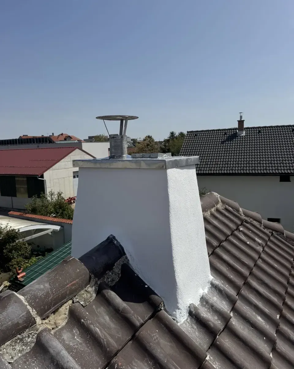 Komín po rekonštrukcii nad strechou